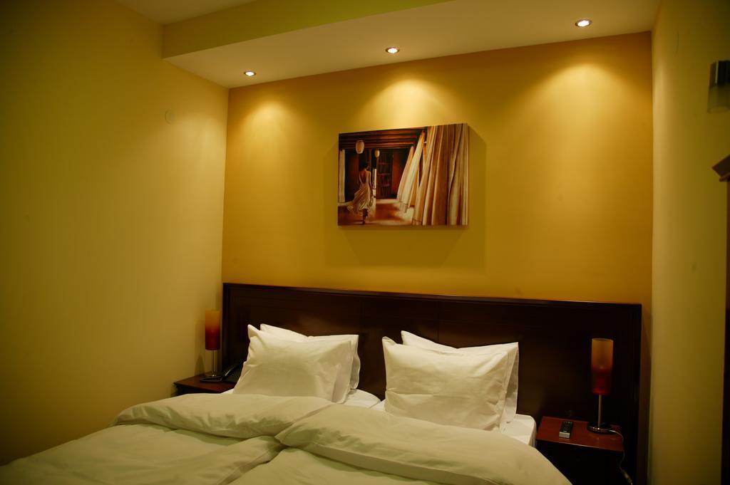 Garni Hotel Contact Belgrado Quarto foto