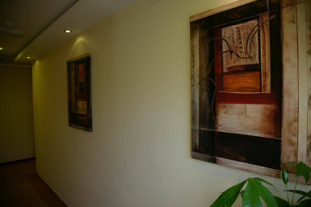 Garni Hotel Contact Belgrado Exterior foto