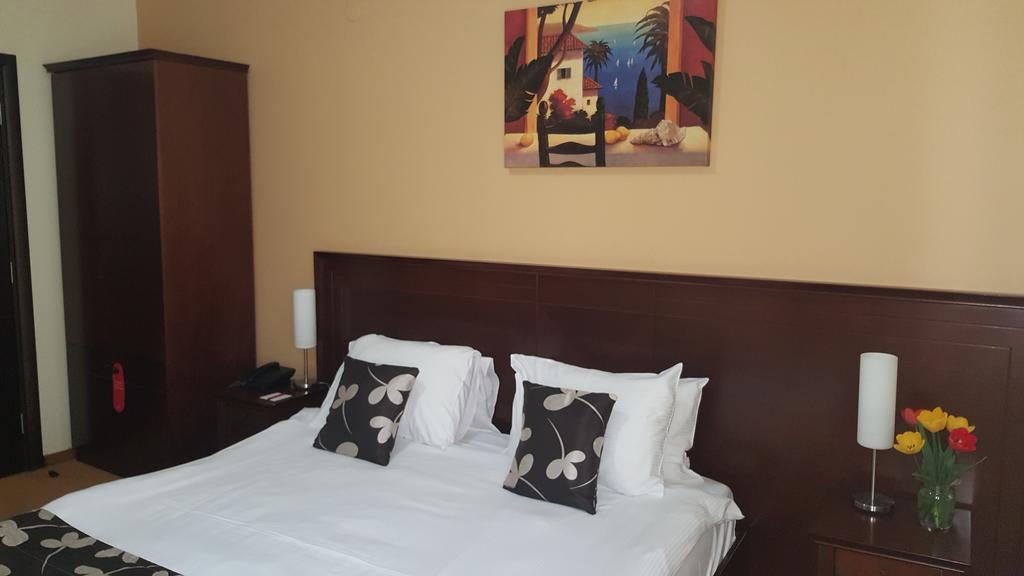 Garni Hotel Contact Belgrado Exterior foto