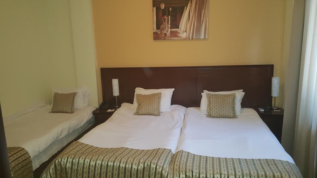 Garni Hotel Contact Belgrado Exterior foto
