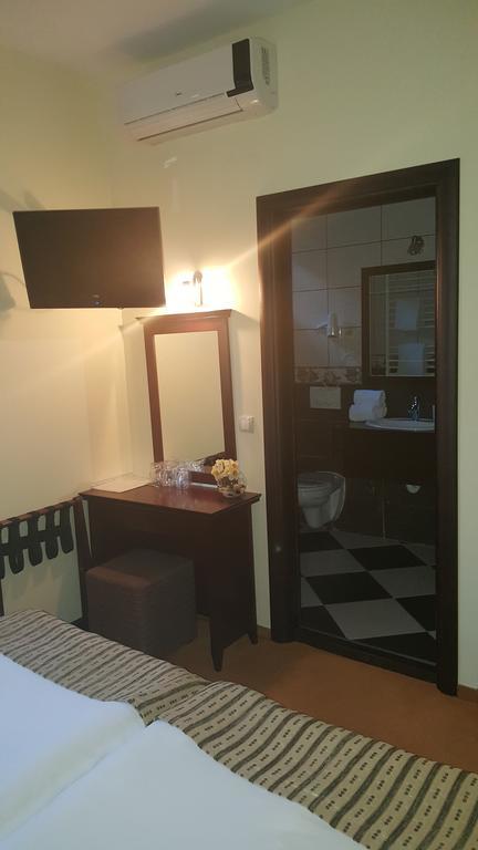 Garni Hotel Contact Belgrado Exterior foto