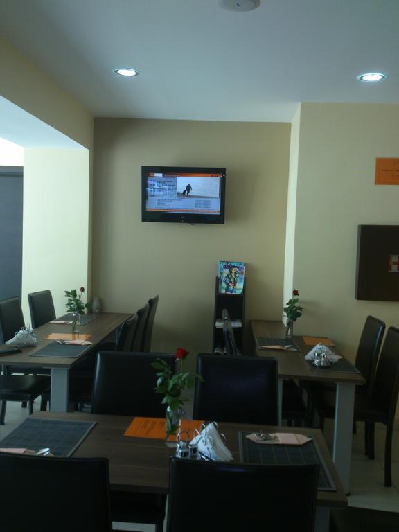 Garni Hotel Contact Belgrado Exterior foto