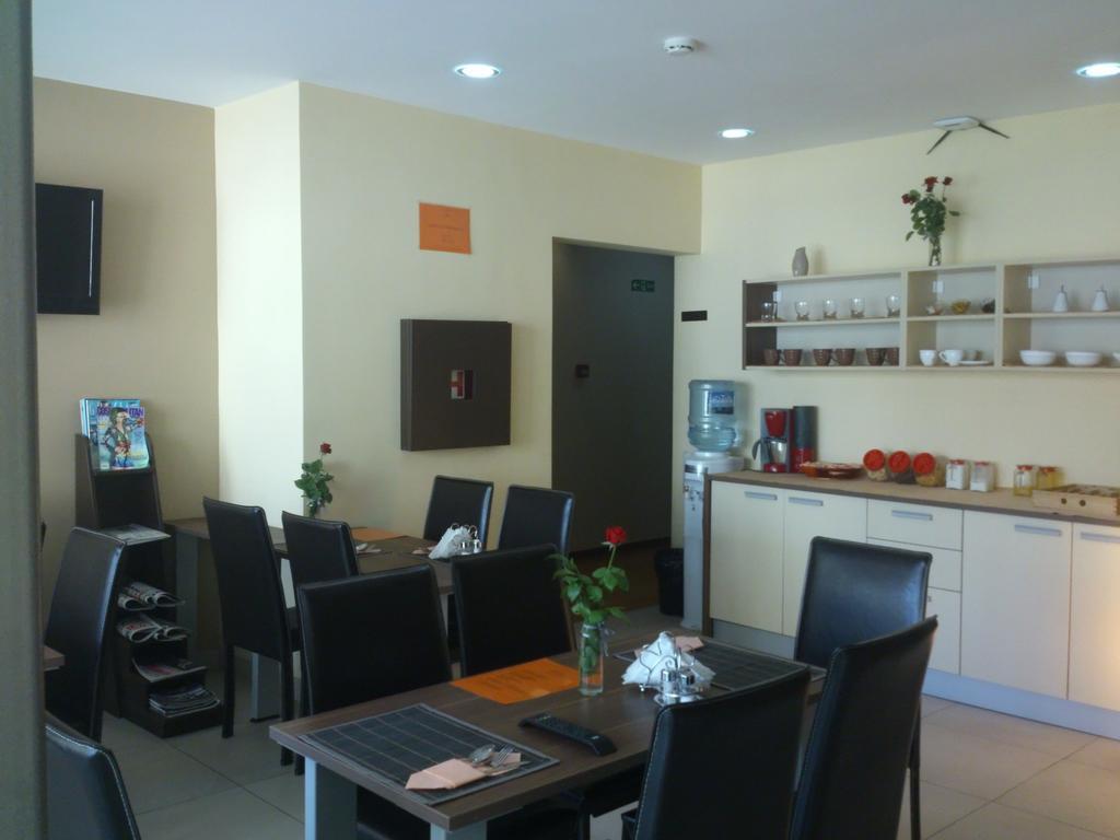 Garni Hotel Contact Belgrado Exterior foto