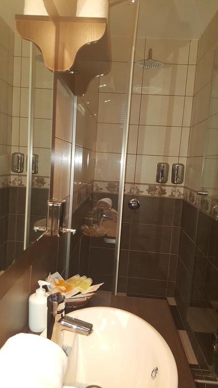 Garni Hotel Contact Belgrado Exterior foto