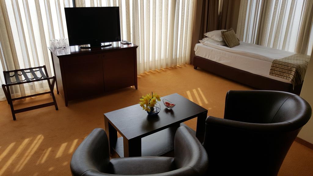 Garni Hotel Contact Belgrado Exterior foto