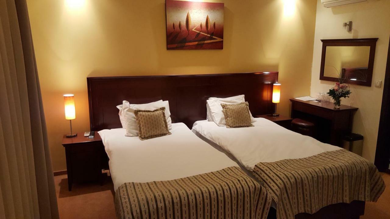 Garni Hotel Contact Belgrado Exterior foto